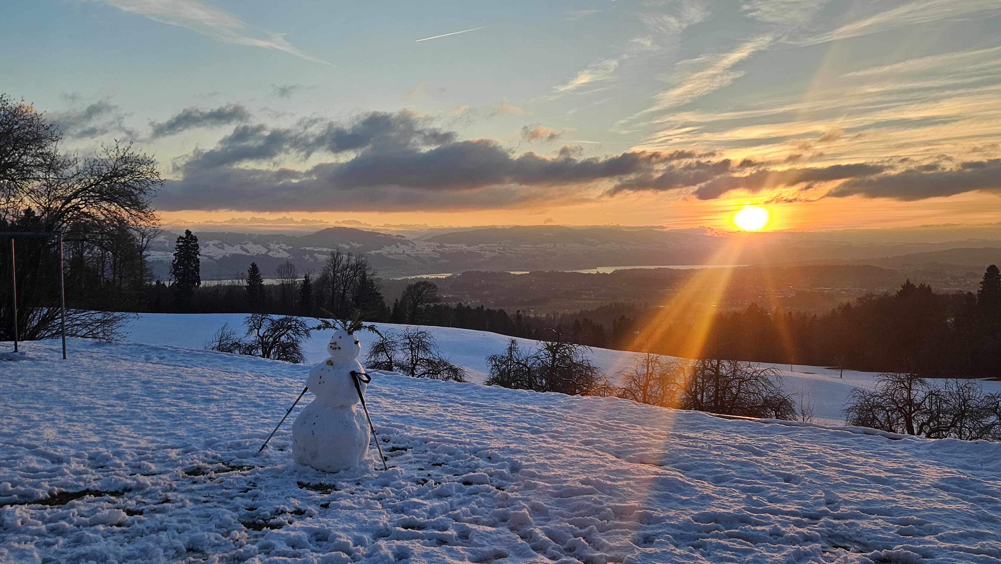 Winterbild mit Sonne und Schneemann.jpg