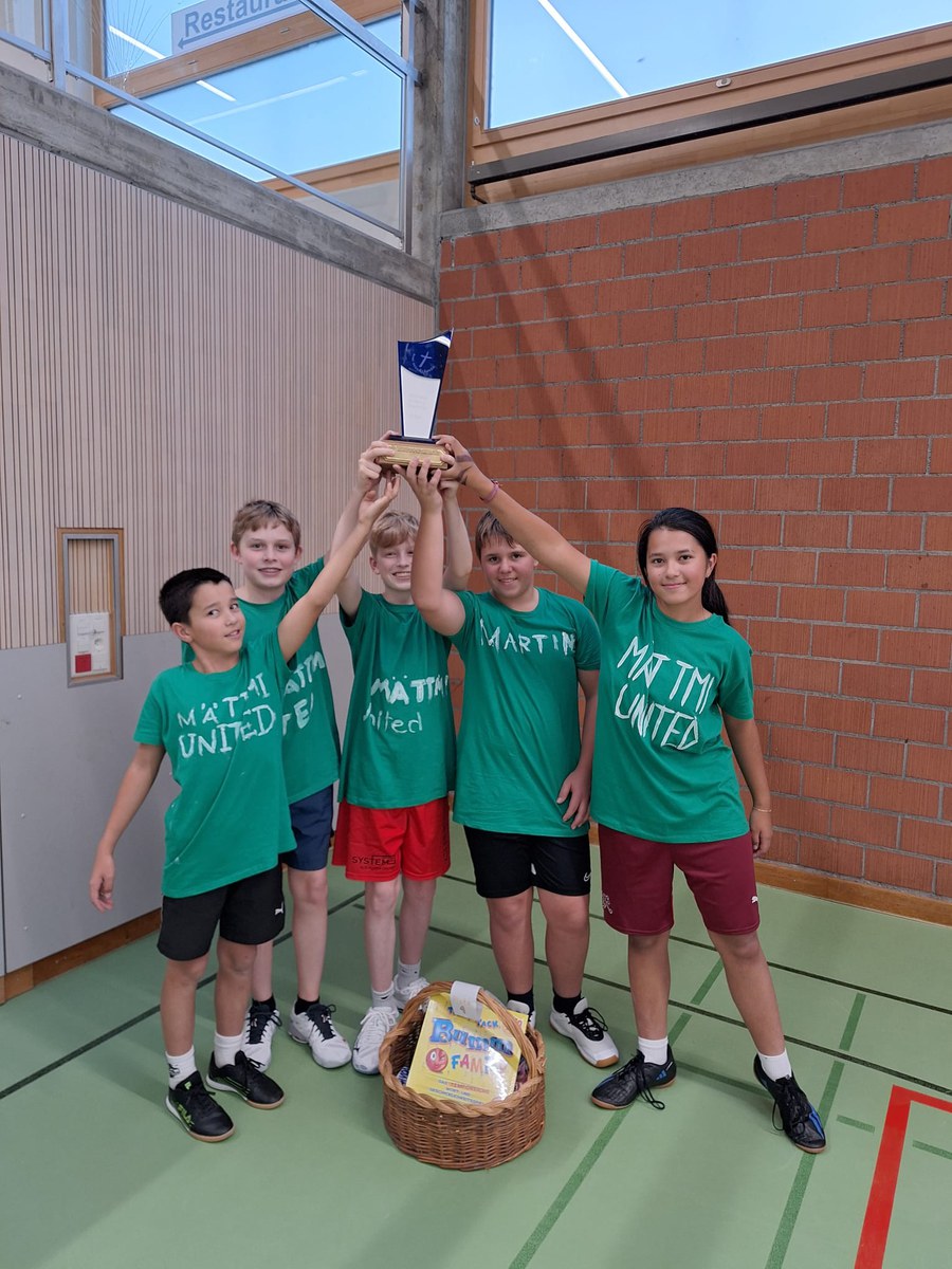 Mättmi U 1 Pokal erhoben.jpg Mättmi U 1 Pokal erhoben.jpg