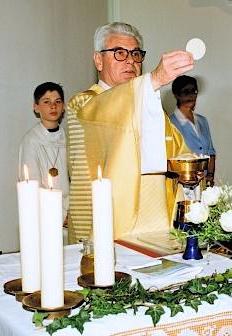 Gottesdienst-Eucharistie.jpg