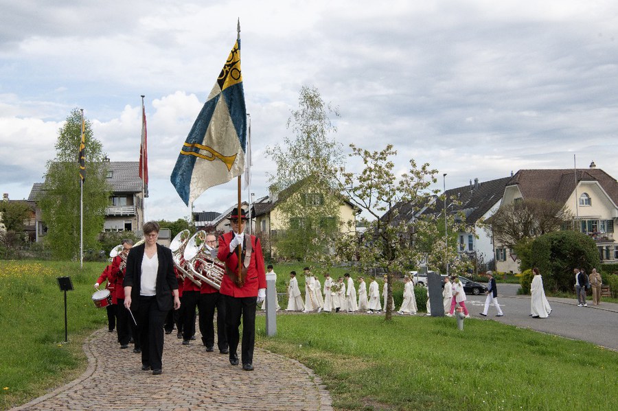 kommunion_1.Gruppe Einzug.jpg