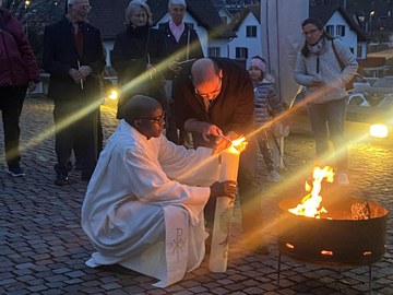 Familien-Osternachtsfeier, 4. April, 19.00 Uhr